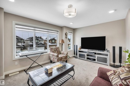 5512 Allbright Square, Edmonton, AB - Indoor Photo Showing Living Room