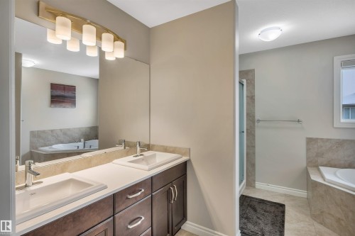 5512 Allbright Square, Edmonton, AB - Indoor Photo Showing Bathroom