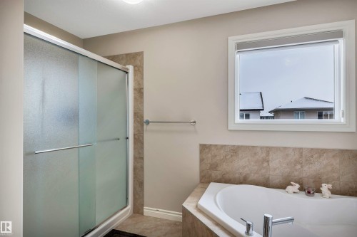 5512 Allbright Square, Edmonton, AB - Indoor Photo Showing Bathroom