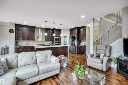 5512 Allbright Square, Edmonton, AB - Indoor Photo Showing Living Room