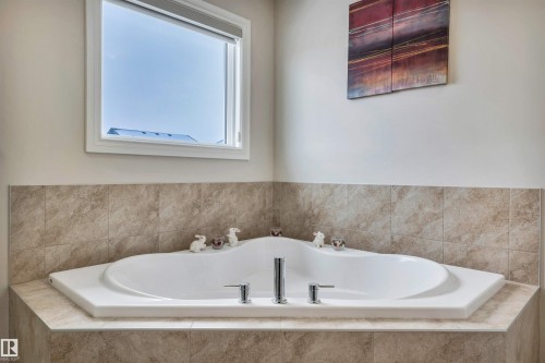 5512 Allbright Square, Edmonton, AB - Indoor Photo Showing Bathroom