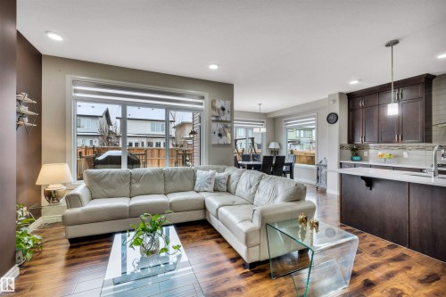 5512 Allbright Square, Edmonton, AB - Indoor Photo Showing Living Room