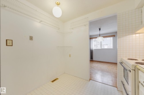 13449 40 Street, Edmonton, AB - Indoor Photo Showing Kitchen