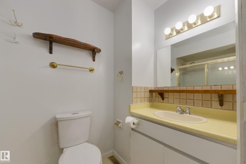 13449 40 Street, Edmonton, AB - Indoor Photo Showing Bathroom