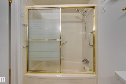 13449 40 Street, Edmonton, AB - Indoor Photo Showing Bathroom