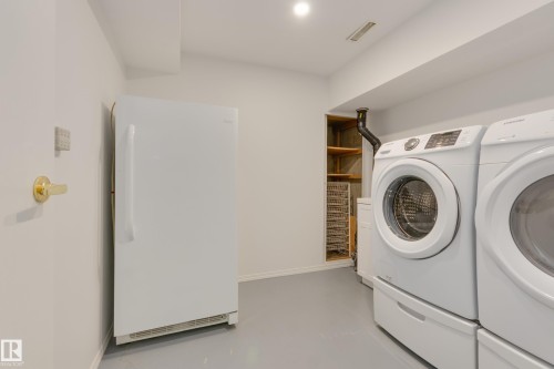 13449 40 Street, Edmonton, AB - Indoor Photo Showing Laundry Room