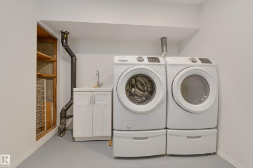 13449 40 Street, Edmonton, AB - Indoor Photo Showing Laundry Room