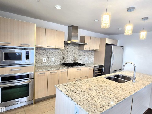 606 2606 109 Street, Edmonton, AB - Indoor Photo Showing Kitchen With Double Sink With Upgraded Kitchen