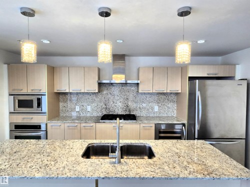 606 2606 109 Street, Edmonton, AB - Indoor Photo Showing Kitchen With Double Sink With Upgraded Kitchen