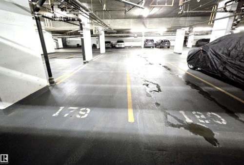 606 2606 109 Street, Edmonton, AB - Indoor Photo Showing Garage