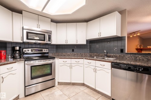 31 Harwood Drive, St. Albert, AB - Indoor Photo Showing Kitchen