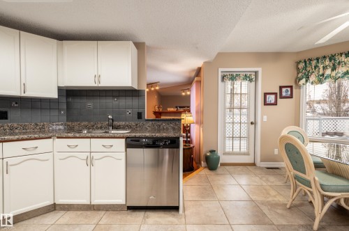 31 Harwood Drive, St. Albert, AB - Indoor Photo Showing Kitchen