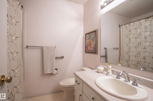 31 Harwood Drive, St. Albert, AB - Indoor Photo Showing Bathroom