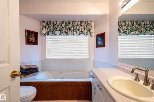 31 Harwood Drive, St. Albert, AB - Indoor Photo Showing Bathroom