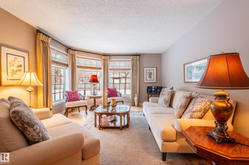 31 Harwood Drive, St. Albert, AB - Indoor Photo Showing Living Room