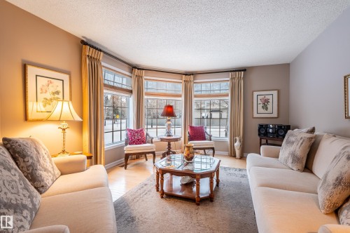 31 Harwood Drive, St. Albert, AB - Indoor Photo Showing Living Room
