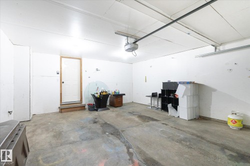 4 90 Liberton Drive, St. Albert, AB - Indoor Photo Showing Garage