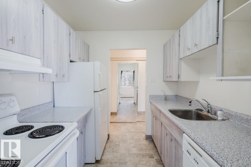 Edmonton, AB - Indoor Photo Showing Kitchen