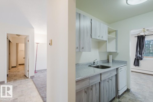 Edmonton, AB - Indoor Photo Showing Kitchen