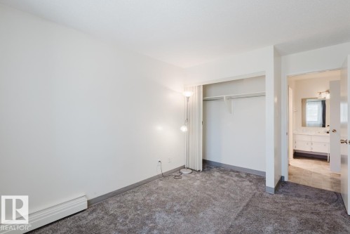 Edmonton, AB - Indoor Photo Showing Other Room