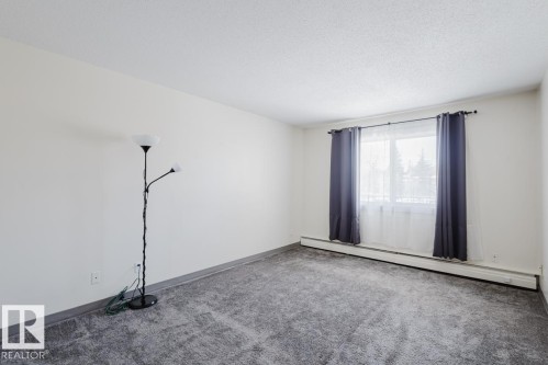 Edmonton, AB - Indoor Photo Showing Other Room