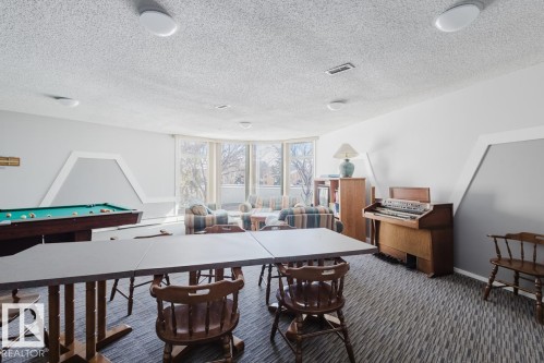 Edmonton, AB - Indoor Photo Showing Other Room