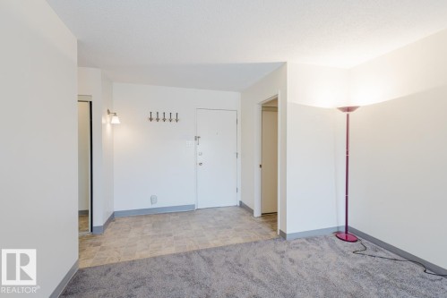 Edmonton, AB - Indoor Photo Showing Other Room