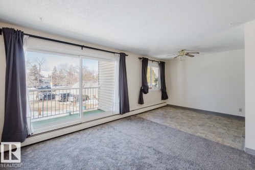 Edmonton, AB - Indoor Photo Showing Other Room