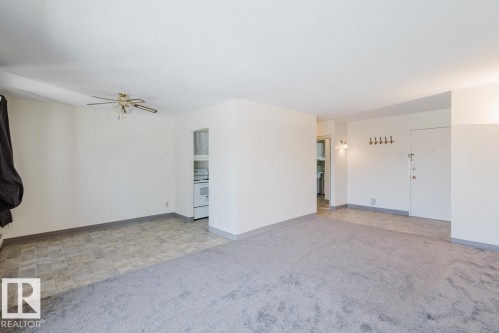 Edmonton, AB - Indoor Photo Showing Other Room