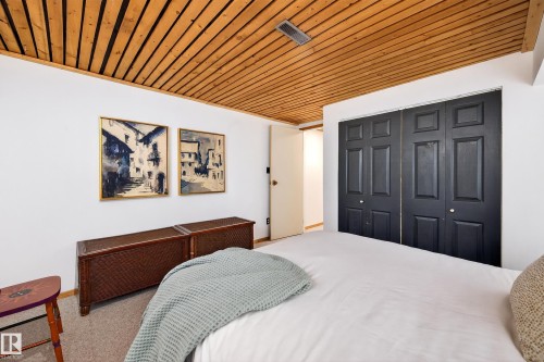 11627 76 Avenue, Edmonton, AB - Indoor Photo Showing Bedroom
