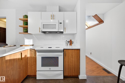 11627 76 Avenue, Edmonton, AB - Indoor Photo Showing Kitchen
