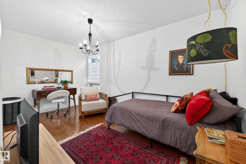 11627 76 Avenue, Edmonton, AB - Indoor Photo Showing Bedroom