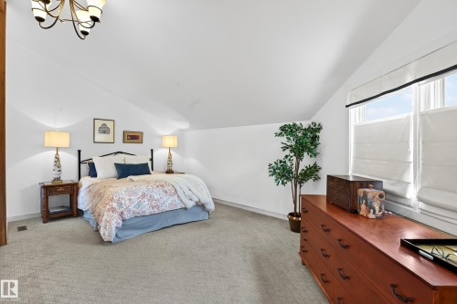 11627 76 Avenue, Edmonton, AB - Indoor Photo Showing Bedroom
