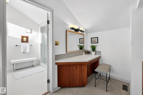 11627 76 Avenue, Edmonton, AB - Indoor