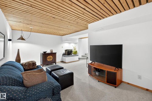 11627 76 Avenue, Edmonton, AB - Indoor