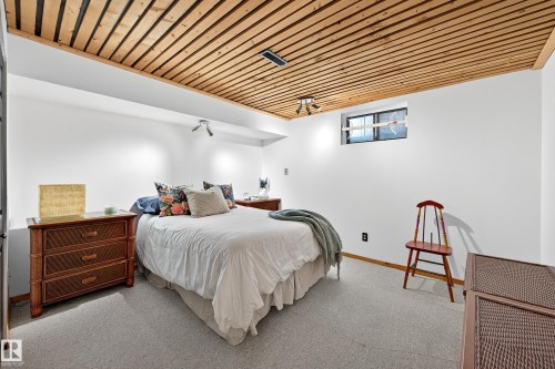 11627 76 Avenue, Edmonton, AB - Indoor Photo Showing Bedroom