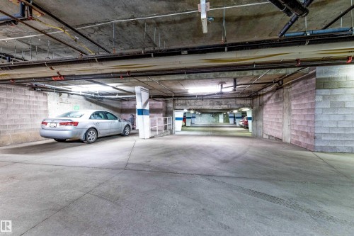 134 200 Bethel Drive, Sherwood Park, AB - Indoor Photo Showing Garage