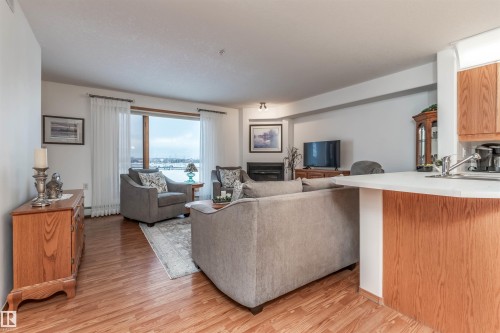 134 200 Bethel Drive, Sherwood Park, AB - Indoor Photo Showing Living Room