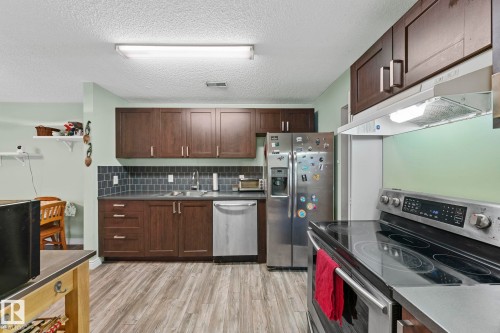 33 2204 118 Street, Edmonton, AB - Indoor Photo Showing Kitchen With Stainless Steel Kitchen