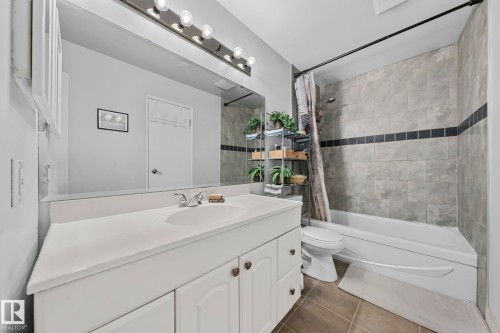 33 2204 118 Street, Edmonton, AB - Indoor Photo Showing Bathroom