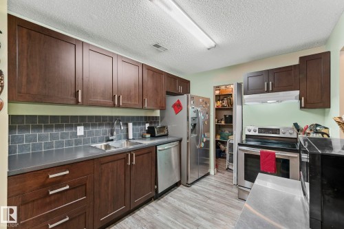 33 2204 118 Street, Edmonton, AB - Indoor Photo Showing Kitchen With Stainless Steel Kitchen With Double Sink