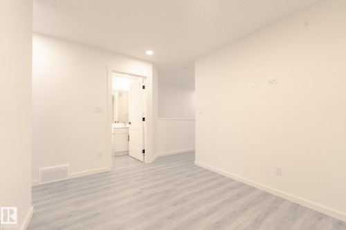 1213 Podersky Wynd, Edmonton, AB - Indoor Photo Showing Other Room