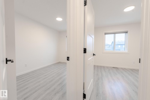 1213 Podersky Wynd, Edmonton, AB - Indoor Photo Showing Other Room