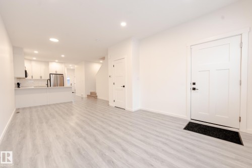 1213 Podersky Wynd, Edmonton, AB - Indoor Photo Showing Other Room