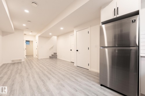 1213 Podersky Wynd, Edmonton, AB - Indoor