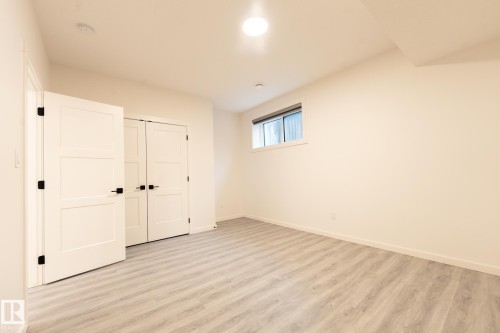 1213 Podersky Wynd, Edmonton, AB - Indoor Photo Showing Other Room