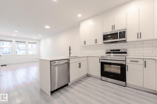 1213 Podersky Wynd, Edmonton, AB - Indoor Photo Showing Kitchen