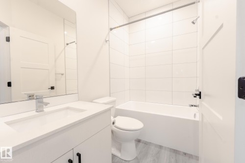 1213 Podersky Wynd, Edmonton, AB - Indoor Photo Showing Bathroom