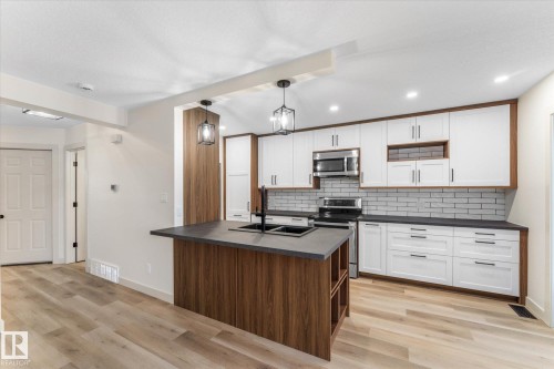 5104 47 Street, Stony Plain, AB - Indoor Photo Showing Kitchen