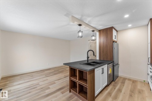 5104 47 Street, Stony Plain, AB - Indoor Photo Showing Kitchen